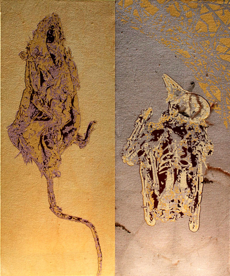 The image on the left uses canvas dyed in Gunbalanya with Clara and Juliet Nganjmirra from the root of the manjurndum plant. It was painted using ochres. The image on the left similarly dyed but using the root of the wirdil wirdil grass.